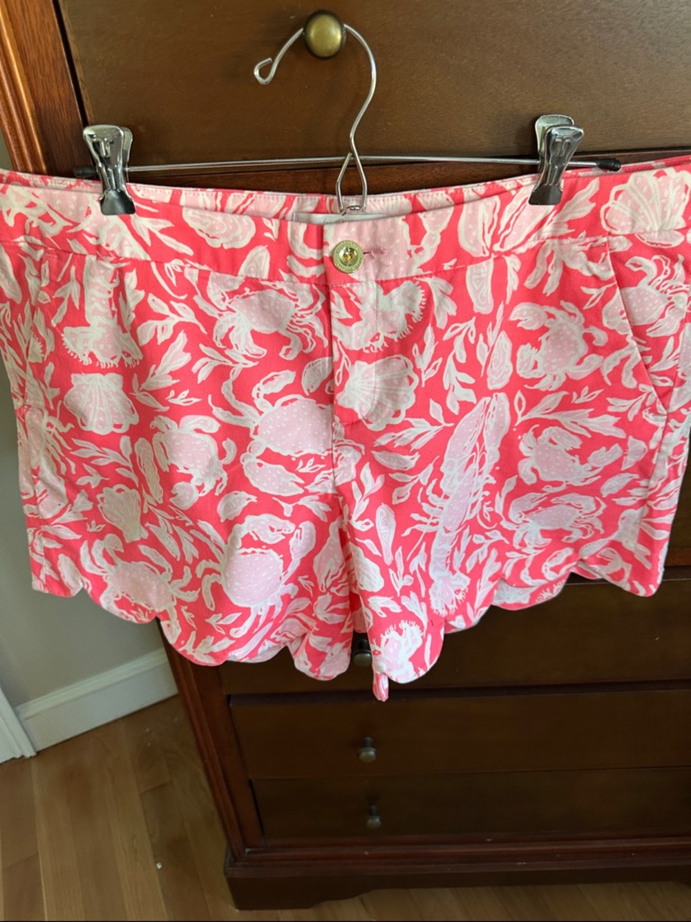 Women’s Lil Scallop Hem Shorts